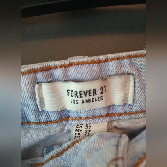 FOREVER 21 WOMEN'S SIZE 27 DENIM SUMMER SHORTS - Picture 2 of 3